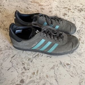 Men’s Adidas  Grey / Teal Gazelle Suede Sneakers Size 9.5